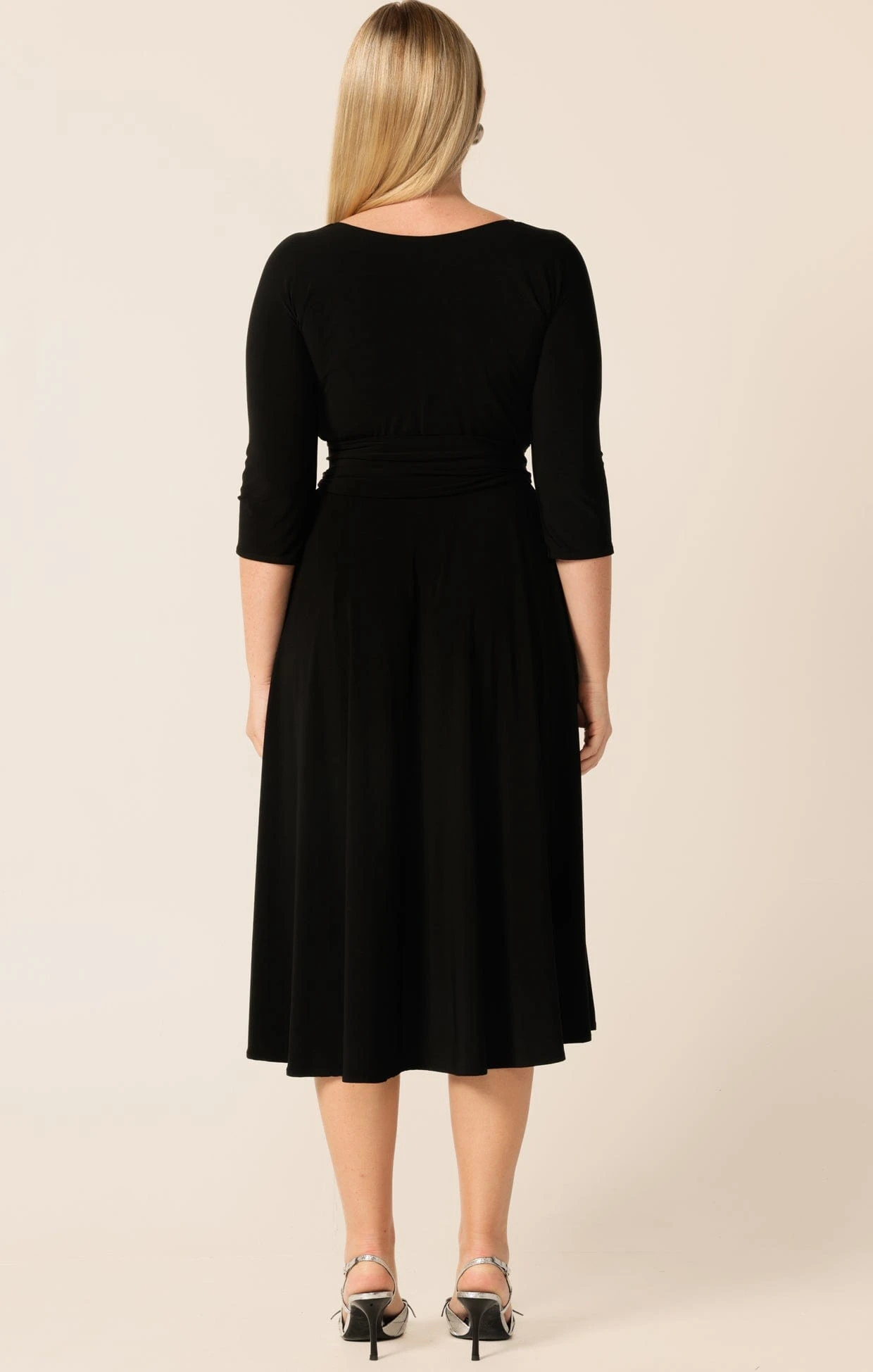 3/4 SLEEVE REVERSE WRAP MIDI DRESS IN BLACK 6 3/4 SLEEVE REVERSE WRAP MIDI DRESS IN BLACK - Image 4