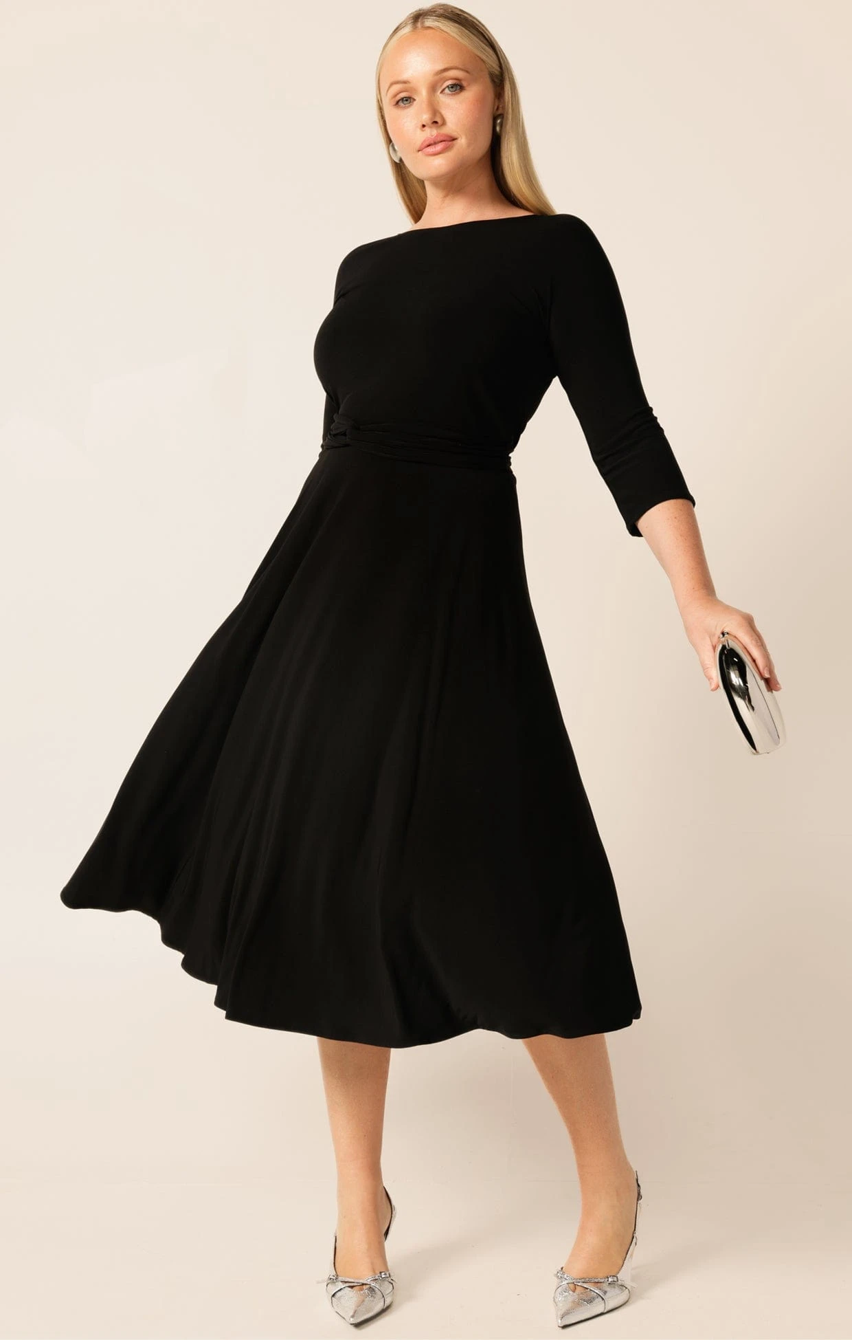 3/4 SLEEVE REVERSE WRAP MIDI DRESS IN BLACK 3 3/4 SLEEVE REVERSE WRAP MIDI DRESS IN BLACK