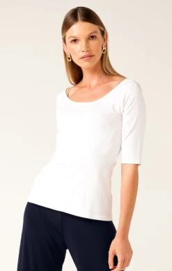 3/4 SLEEVE TOP IN WHITE 12 3/4 SLEEVE TOP IN WHITE -Clothing Discounts Shop LR 3 4SLEEVETOPWHITEWITHSEAMLESSPANTSINNAVYCROPPED291 ANDYS23