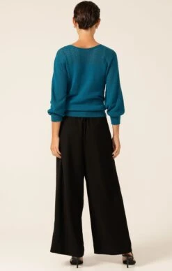 LONG SLEEVE RIPPLE KNIT TOP IN CERULEAN BLUE 18 LONG SLEEVE RIPPLE KNIT TOP IN CERULEAN BLUE -Clothing Discounts Shop LR 34SLEEVERIPPLETOPINCERULEANBLUEWITHPLEATEDPANTINBLACK1 MIASKW25