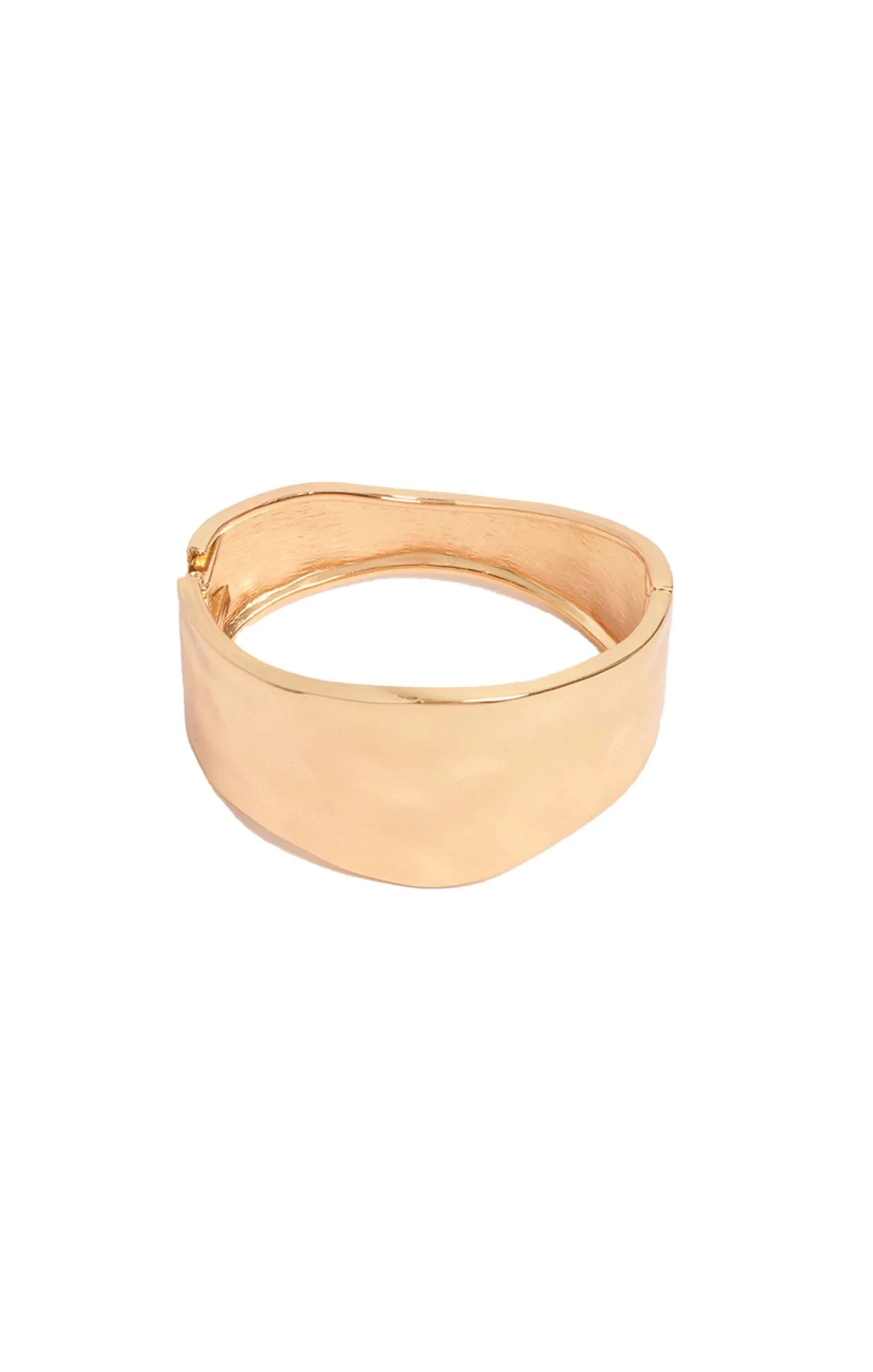 TEXTURED METAL BANGLE IN GOLD 3 TEXTURED METAL BANGLE IN GOLD
