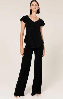 ANALIA TOP IN BLACK 14 ANALIA TOP IN BLACK -Clothing Discounts Shop LR ANALIATOPINBLACKWITHSEAMLESSPANTINBLACK29 MADIA25