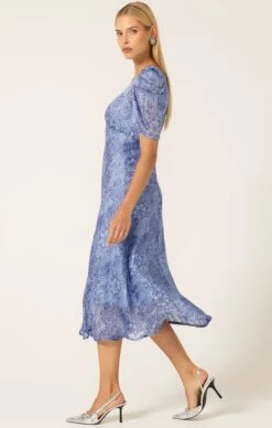 BLUE JAY MIDI DRESS 13 BLUE JAY MIDI DRESS -Clothing Discounts Shop LR BLUEJAYMIDIDRESSINPERIWINKLEFLOWER16 KAROLINAWCK25