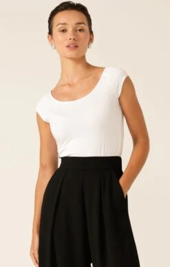 CAP SLEEVE TOP IN WHITE