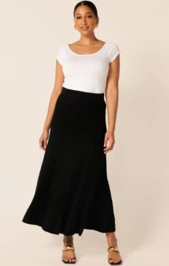 CHEVRON KNIT FLARED SKIRT IN BLACK -Clothing Discounts Shop LR CAPSLEEVETOPINWHITEWITHALINEKNITSKIRTINBLACKCURVE191 TERRILC25