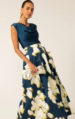 COWL BIAS TOP STEELE BLUE 18 COWL BIAS TOP STEELE BLUE -Clothing Discounts Shop LR CHAMONIXSKIRTINNAVYYELLOWWHITEFLOWERWITHCOWLBIASTOPINSTEELEBLUE21 NINAS25