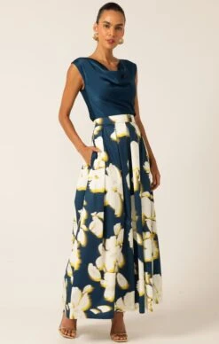 COWL BIAS TOP STEELE BLUE 19 COWL BIAS TOP STEELE BLUE -Clothing Discounts Shop LR CHAMONIXSKIRTINNAVYYELLOWWHITEFLOWERWITHCOWLBIASTOPINSTEELEBLUE6 NINAS25 5858293c 8e7a 41d5 bc43 fa8c2e24e4f0