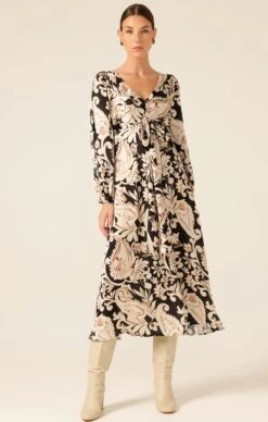 CHARMING COURTYARD DRESS