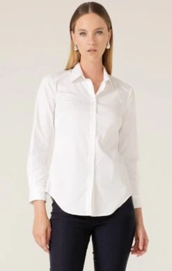 CLASSIC SHIRT IN WHITE 13 CLASSIC SHIRT IN WHITE -Clothing Discounts Shop LR CLASSICSHIRTINWHITEWITHSKINNYPANTINNAVY NICOLESC24