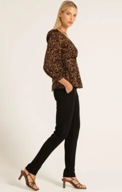 DOPPEL BLOUSE 15 DOPPEL BLOUSE -Clothing Discounts Shop LR DOPPLEBLOUSEINBROWNANIMALWITHTAPEREDLEGPANTINBLACK20 KAROLINAWCK25