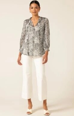 FLORENTINE BLOUSE IN BLACK WHITE FLORAL 12 FLORENTINE BLOUSE IN BLACK WHITE FLORAL -Clothing Discounts Shop LR FLORENTINEBLOUSEINBLACKWHITEFLORALWITHWHITEDENIMJEANS13 ALEXJ25