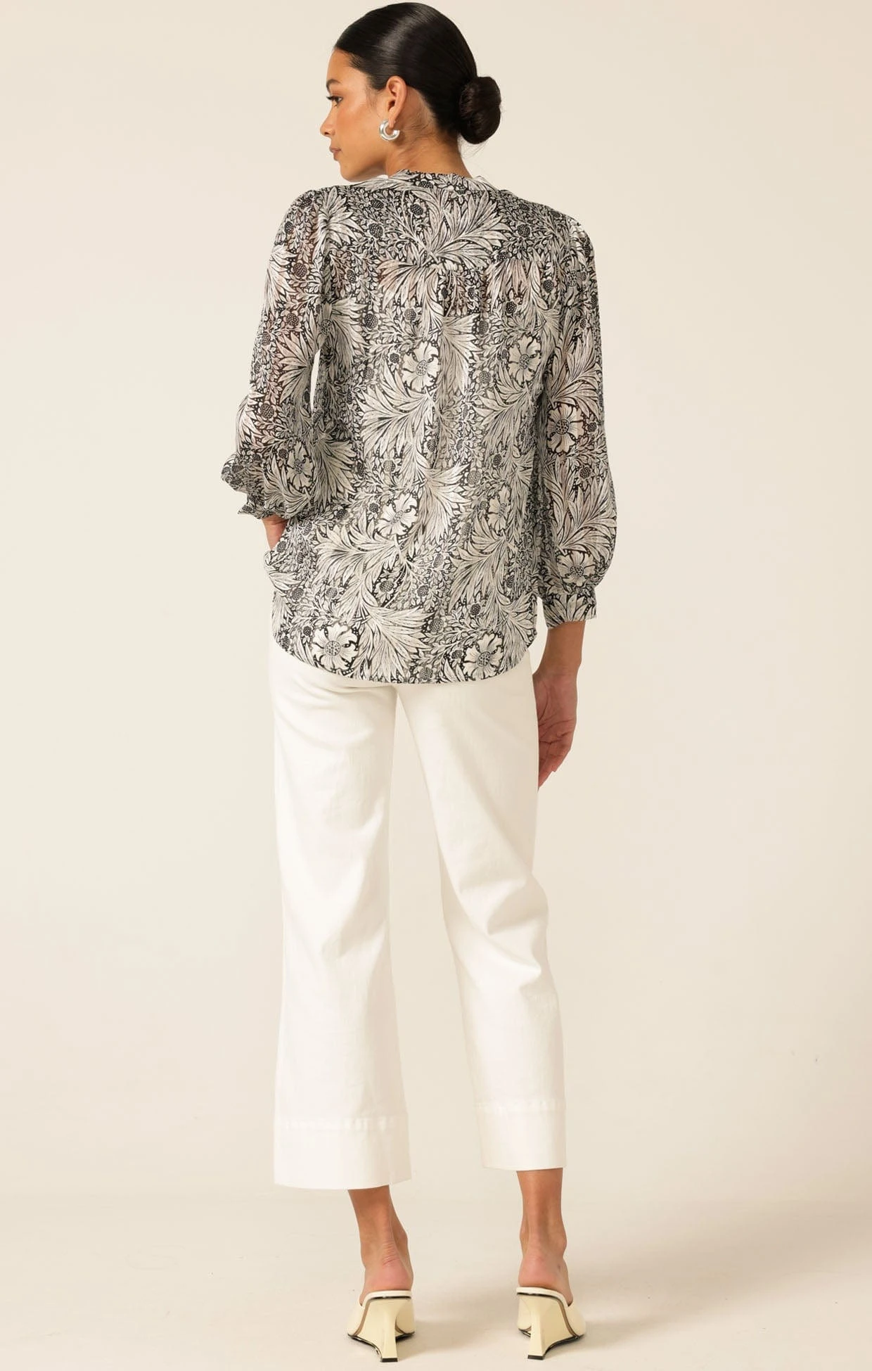 FLORENTINE BLOUSE IN BLACK WHITE FLORAL 8 FLORENTINE BLOUSE IN BLACK WHITE FLORAL - Image 6