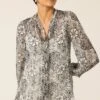 FLORENTINE BLOUSE IN BLACK WHITE FLORAL 2 FLORENTINE BLOUSE IN BLACK WHITE FLORAL -Clothing Discounts Shop LR FLORENTINEBLOUSEINBLACKWHITEFLORALWITHWHITEDENIMJEANS22 ALEXJ25