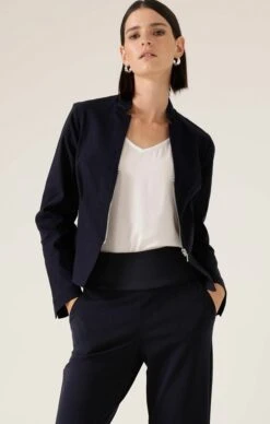 FRONT ZIP PEPLUM JACKET IN NAVY 11 FRONT ZIP PEPLUM JACKET IN NAVY -Clothing Discounts Shop LR FRONTZIPPEPLUMJACKETINNAVYWITHCLASSICTROUSERNAVYANDANALIATOPINWHITE28CROP MADIA25