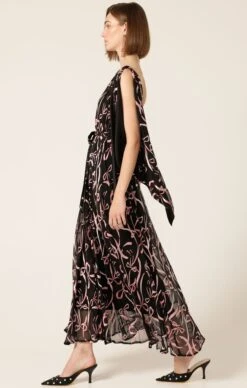 LA MAISON MAXI DRESS -Clothing Discounts Shop LR LAMAISONMAXIDRESSINPINKBLACKBOW12 LILYWSK25 ca16f512 d40b 4cf5 985f 56dcd1af52f2