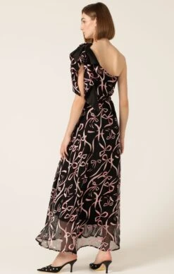 LA MAISON MAXI DRESS -Clothing Discounts Shop LR LAMAISONMAXIDRESSINPINKBLACKBOW5 LILYWSK25 58a0a25d d552 4b7b 9054 55843ddfbf96