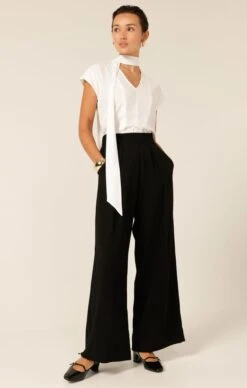 PLEATED TROUSER -Clothing Discounts Shop LR NTBLOUSEINWHITEWITHPLEATEDTROUSERINBLACK281 MIASKW25