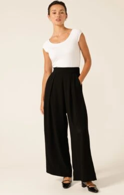 PLEATED TROUSER -Clothing Discounts Shop LR PLEATEDTROUSERINBLACKWITHCAPSLEEVETOPINWHITE5 MIASKW25