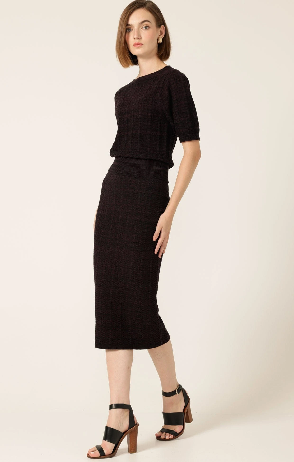 SHORT SLEEVE CHEVRON KNIT TOP IN SANGRIA BLACK 5 SHORT SLEEVE CHEVRON KNIT TOP IN SANGRIA BLACK - Image 3