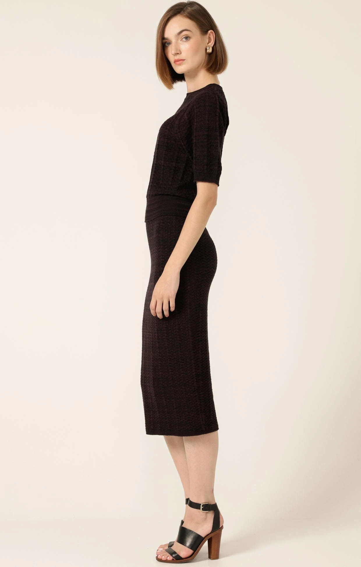 SHORT SLEEVE CHEVRON KNIT TOP IN SANGRIA BLACK 6 SHORT SLEEVE CHEVRON KNIT TOP IN SANGRIA BLACK - Image 4