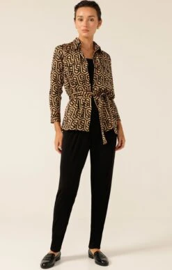 QUENTIN SHIRT -Clothing Discounts Shop LR QUENTINSHIRTINBLACKTANGEOPRINTWITHJERSEYDRAPEPANTPANTINBLACK431 MIASKW25