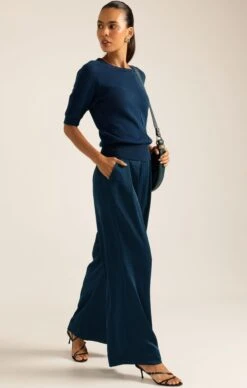 SHORT SLEEVE RAGLAN KNIT TOP 11 SHORT SLEEVE RAGLAN KNIT TOP -Clothing Discounts Shop LR SHORTSLEEVERAGLANKNITTOPINSTEELEBLUEWITHPLEATEDSATINTROUSERINSTEELEBLUE29 NINAS25