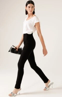 SKINNY PANT IN BLACK 15 SKINNY PANT IN BLACK -Clothing Discounts Shop LR SKINNYPANTINBLACKWITHANALIATOPINWHITE40 MADIA25