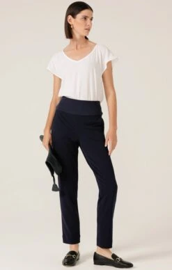 Clothing Discounts Shop -Clothing Discounts Shop LR TAPEREDLEGPANTINNAVYWITHANALIATOPINWHITE18 MADIA25