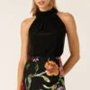 HIGH NECK TIE TOP IN BLACK 2 HIGH NECK TIE TOP IN BLACK -Clothing Discounts Shop LR YEJIBIASSKIRTINBLACKMULTILUREXFLORALWITHHIGHNECKTIETOPINBLACKCROP32 KAROLINAWCK25