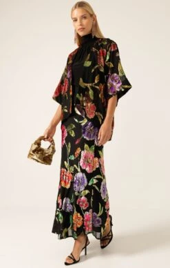 BLOSSOM KIMONO IN MULTI 13 BLOSSOM KIMONO IN MULTI -Clothing Discounts Shop LR YEJIBIASSKIRT YEJIKIMONOINBLACKMULTILUREXFLORALWITHHIGHNECKTIETOPINBLACK23 KAROLINAWCK25