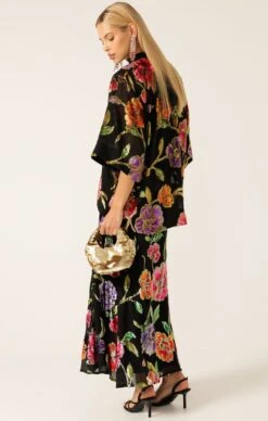 BLOSSOM KIMONO IN MULTI 12 BLOSSOM KIMONO IN MULTI -Clothing Discounts Shop LR YEJIBIASSKIRT YEJIKIMONOINBLACKMULTILUREXFLORALWITHHIGHNECKTIETOPINBLACK30 KAROLINAWCK25