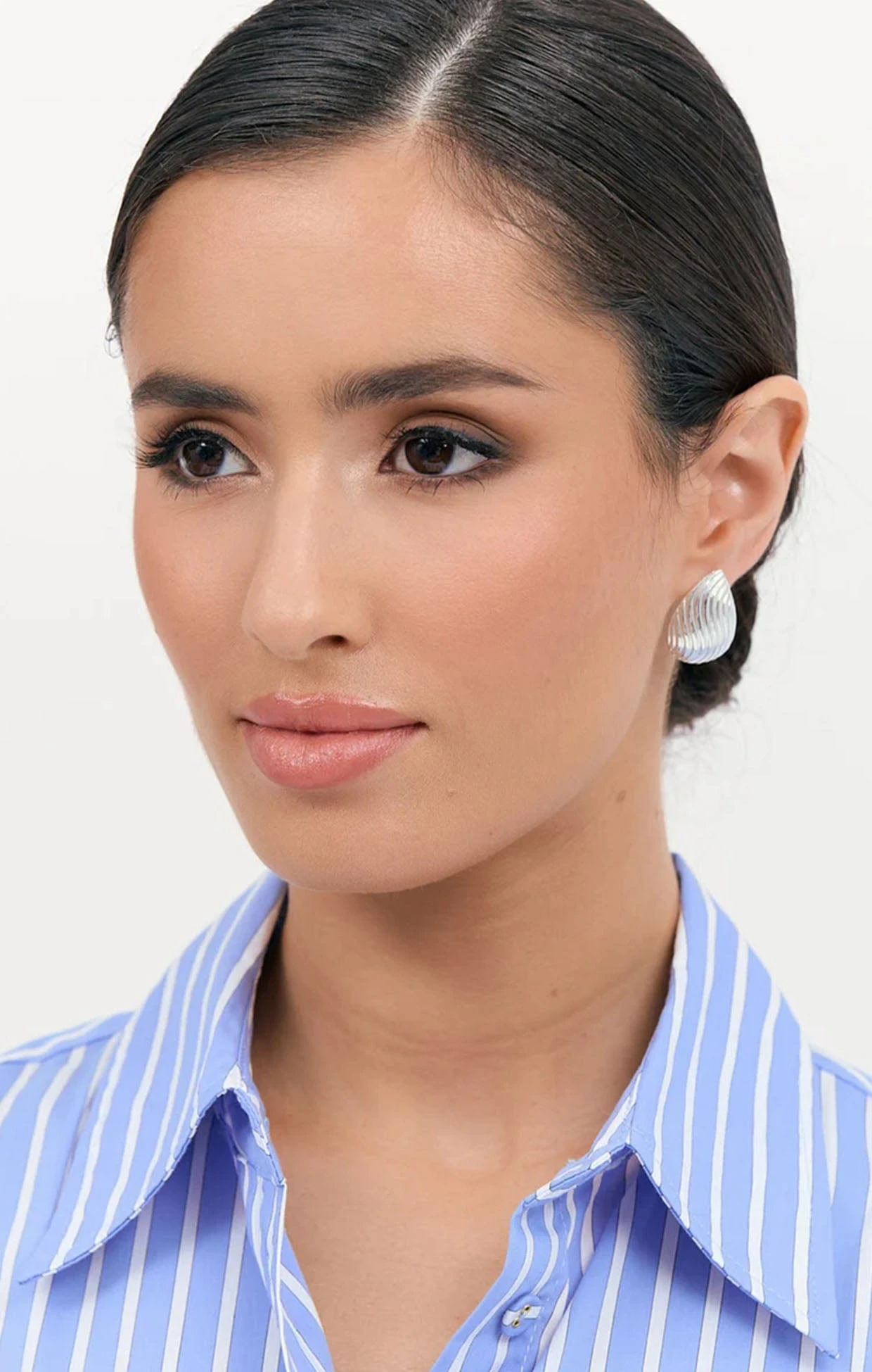 LINED TEARDROP EARRING IN SILVER 4 LINED TEARDROP EARRING IN SILVER - Image 2